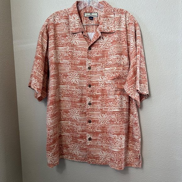 Tommy Bahama‎ 100% Silk Short  Sleeve button up Shirt Hawaiian Size large - Picture 1 of 9